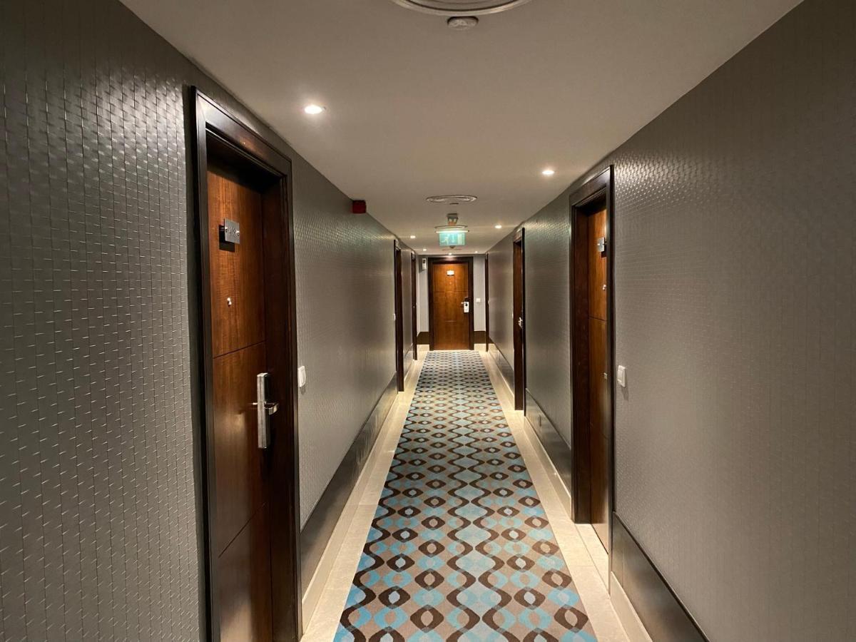 Phoenix Plaza Hotel Apartments Abu Dhabi Exterior foto