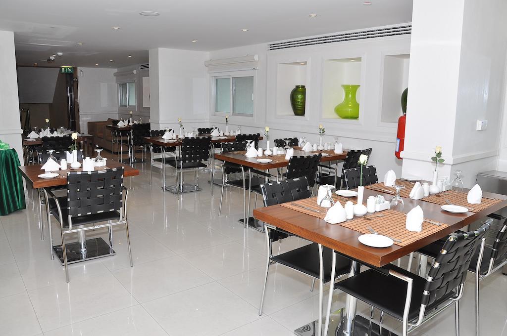 Phoenix Plaza Hotel Apartments Abu Dhabi Exterior foto